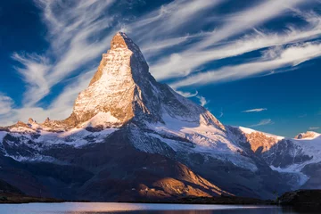 Fotobehang Materhornpiek bij zonsondergang in Zermatt, Zwitserland. © Anton Petrus