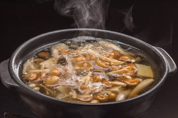 秋の味覚　きのこ鍋