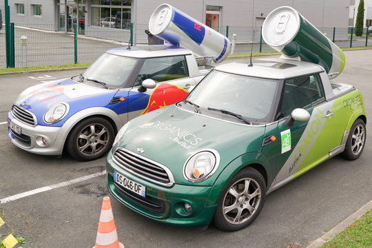 Foto Stock organics drink advertising Mini Cooper car Red Bull | Adobe Stock