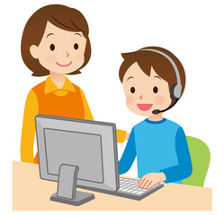 パソコン学習をする男の子