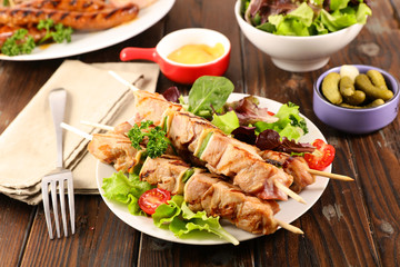 barbecue skewer with pork and bell pepper- salad and sauce