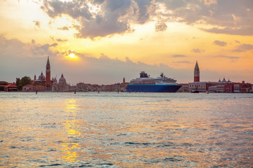 Naklejka premium Beautiful sunset over Venice Lagoon 