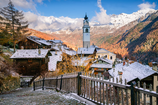 Paorama innevato di Antagnod, Valle d'Aosta, Italia