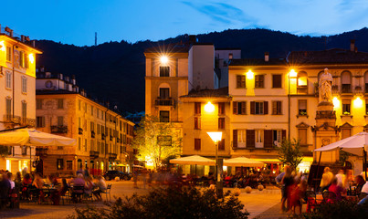 Fototapeta na wymiar Night view of Italian city of Como