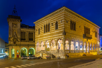 Fototapeta na wymiar Night view of Piazza liberta with town hall, Udine