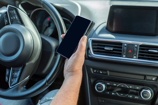  Verwenden eines Telefons im Auto w&auml;hrend der Fahrt, ist eine Unfallursache.