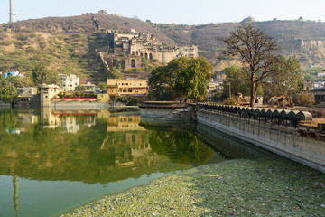 Fototapeta premium Trash and dirt in Nawal Sagar Lake in Bundi. India