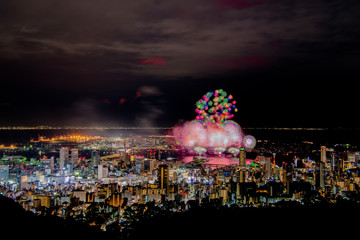 展望台から望むみなと神戸海上花火大会