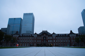Fototapeta premium 早朝の東京駅