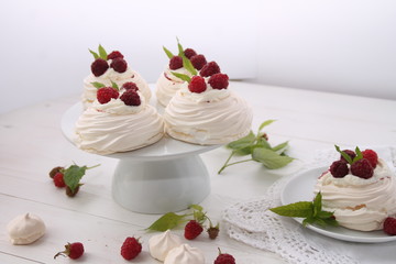Pavlova dessert