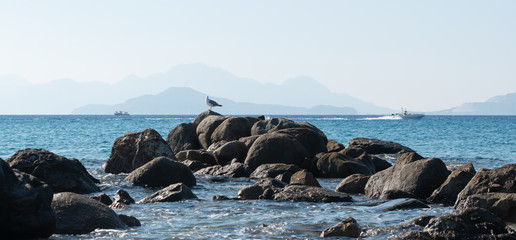Mittelmeer und Vulkan in Horizont im S&uuml;den auf der Insel Kos Griechenland