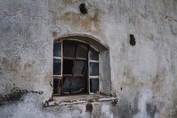 Fenster an verlassenem Bauernhof