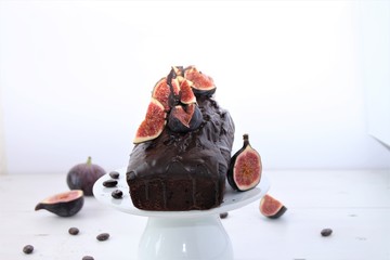 chocolate cake with figs