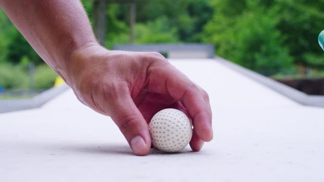 Minigolf preparation on a ramp