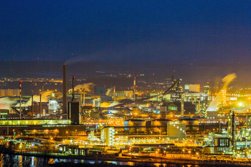 Fototapeta na wymiar austria, linz, industrial area in the evening