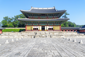 Naklejka premium Beautiful view of Injeongjeon Hall, Changdeokgung Palace, Seoul