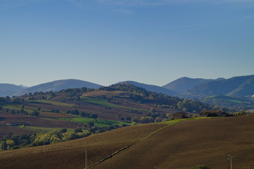 Fototapeta na wymiar Panorama rurale nel territorio di Arcevia nelle Marche