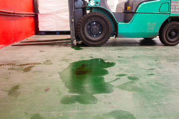 Lubricating oil stains of forklift trucks on the ground