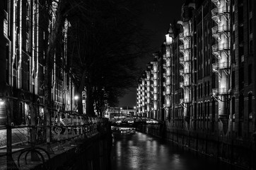 Fototapeta premium hamburg speicherstadt bei nacht