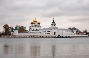 Obraz premium Holy Trinity Ipatiev (Hypatian) monastery in Kostroma. Russian