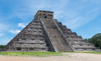 Fototapeta na wymiar Chichen itza. Maya ruins, Yucatan, Mexico - image