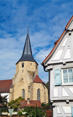 Fachwerkhaus und Kirche in süddeutschland