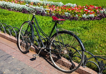 Fototapeta na wymiar An old bike