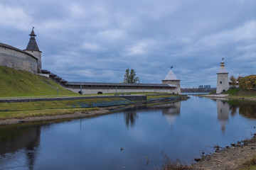 Obraz premium Pskov in October. The banks of the Pskova river and the Pskov Kremlin. Pskov, Russia