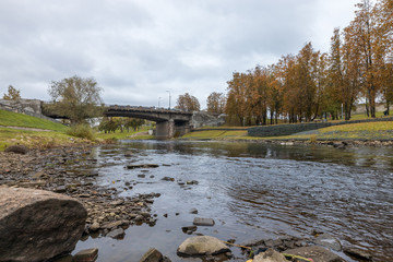 Obraz premium Pskov in October. The banks of the Pskova river. Bridge over the Pskova river, Pskov, Russia