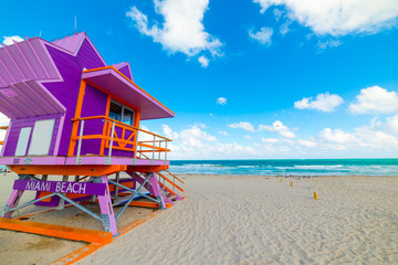 Fototapeta premium Purple lifeguard tower in Miami Beach