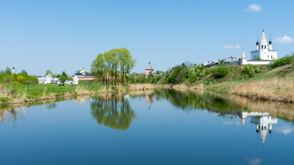 Fototapeta na wymiar Suzdal. Pokrovsky monastery on the banks of the Kamenka river.