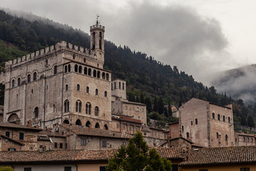 Fototapeta premium Veduta di Gubbio e del Palazzo dei Consoli
