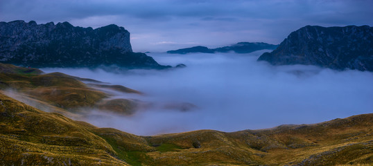 Fototapeta na wymiar Durmitor park in Montenegro on a cloudy, foggy morning