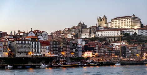 Fototapeta na wymiar Oporto by night 