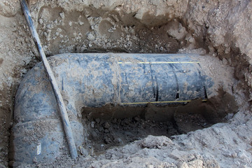 unterirdische gasleitung ausgegraben um leckage zu reparieren
