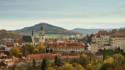 Fototapeta na wymiar Autumn view of the state chateau Czech Krumlov, view of the city.