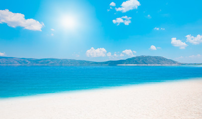 Fototapeta na wymiar White sandy beach with turquoise crater lake of Salda - Burdur, Turkey