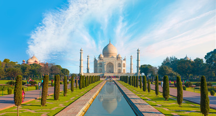 Taj Mahal at bright blue sky - Agra, India - obrazy, fototapety, plakaty