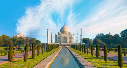 Foto op Canvas Taj Mahal at bright blue sky - Agra, India © muratart