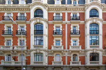 Fototapeta na wymiar Facades of building in the center of Madrid