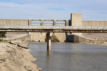 Naklejka premium The large concrete dam structure at the park.