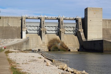 The large concrete dam structure at Deer Creek State Park.