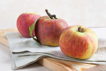red apples on the table