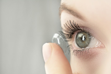 Fototapeta girl wearing soft contact lenses close-up macro obraz