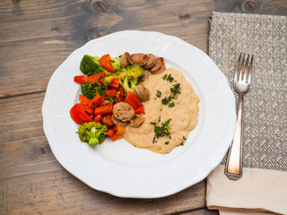 Crispy salsiccia vegetable pan