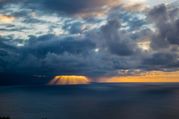 Claro de sol entre las nubes © Miguel