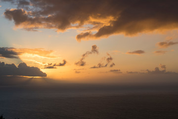 Atardecer entre las nubes