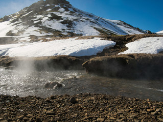 Die Geothermalen Quellen in den Bergen von Island