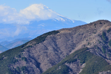 大山の表参道より望む富士山と二ノ塔