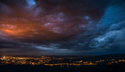 Obraz premium Storm over the city